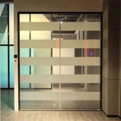 Kantoorzonwering met glazen deur